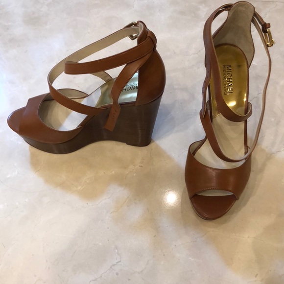 Michael Kor Platform shoes - Picture 2 of 4